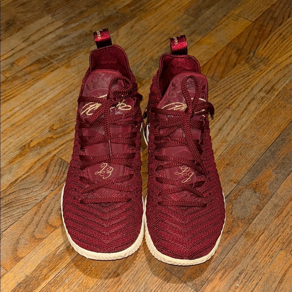 Nike LeBron 16 King